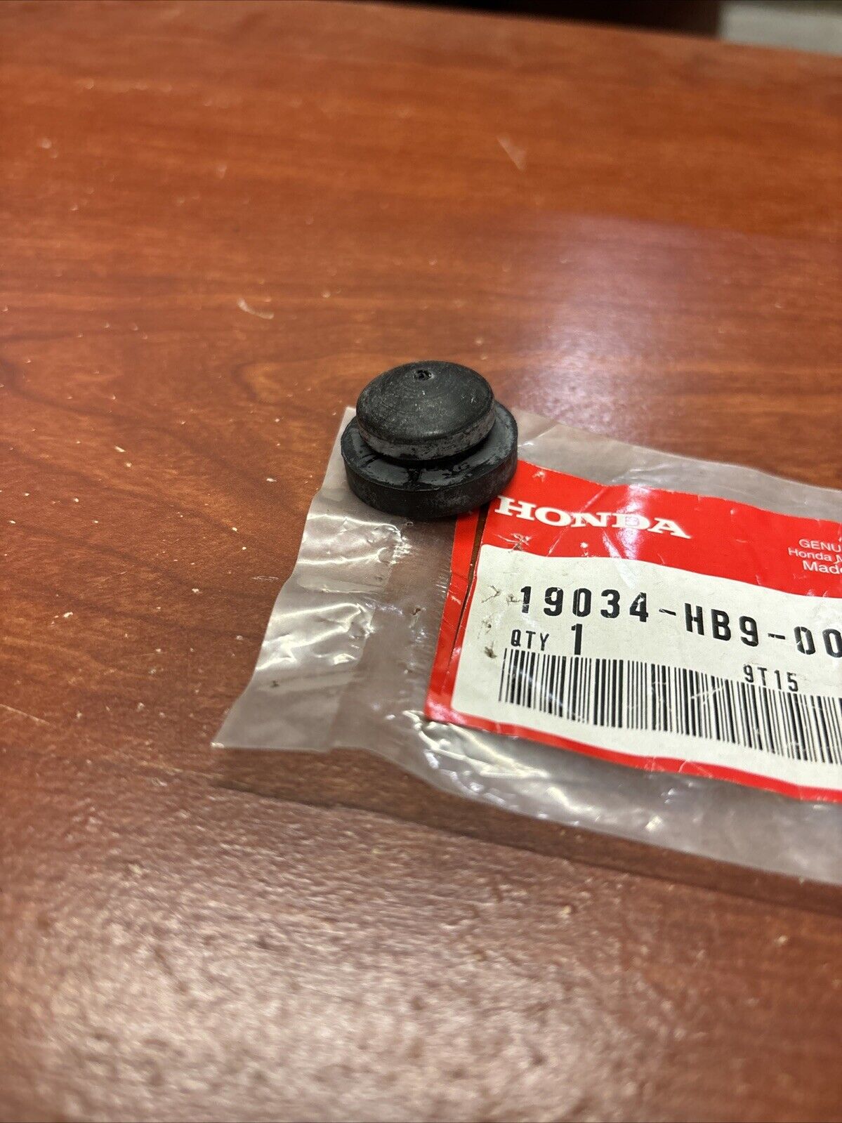 NEW NOS Honda 1986-1989 TRX250R FRONT FENDER SETTING GROMMET 19034-HB9-000 H144