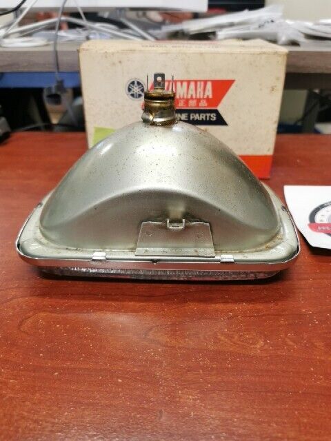 NOS Yamaha XS1100 HEAD LAMP UNIT 2H7-84320-60-00 SUB 2H7-84303-A0-00 Y122
