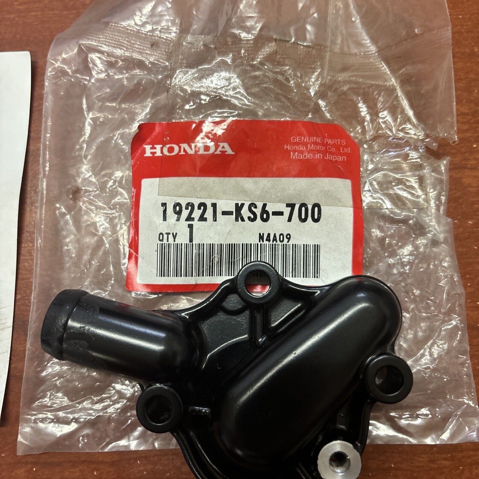 NOS Honda 1987 - 1994 CR125R WATER PUMP COVER 19221-KS6-700 H166