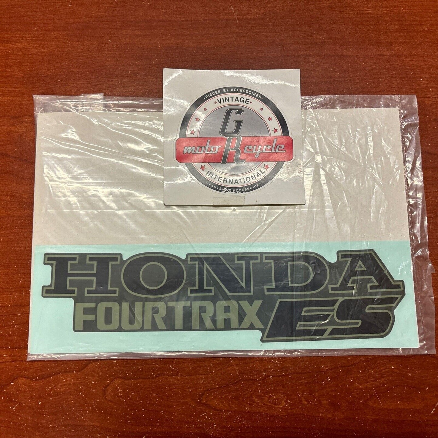 NOS Honda TRX350FE TRX350TE FUEL TANK TYPE 3 EMBLEM 87122-HN5-C10ZC H147