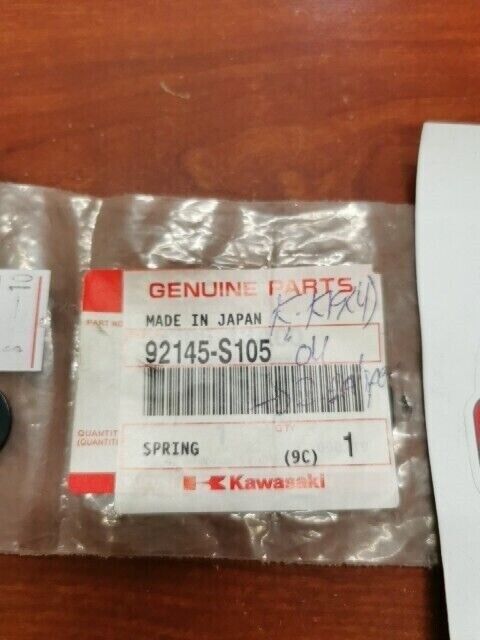 NOS Kawasaki 2003 - 2006 KSF400-A KFX400 SPRING 92145-S105 K37