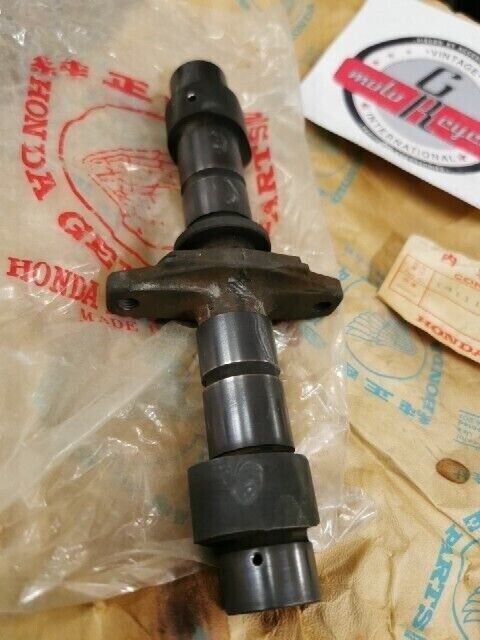 NOS HONDA VF750C VF750S 1982 INTAKE FRONT CAMSHAFT 14111-MB0-325  H88