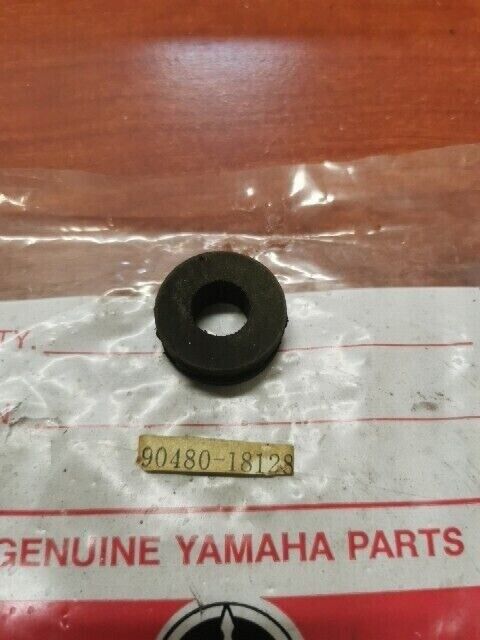 NOS Yamaha RD250 RD350 RD400 TX500 XS500 GROMMET 90480-18128-00 SUB 360-833 Y166