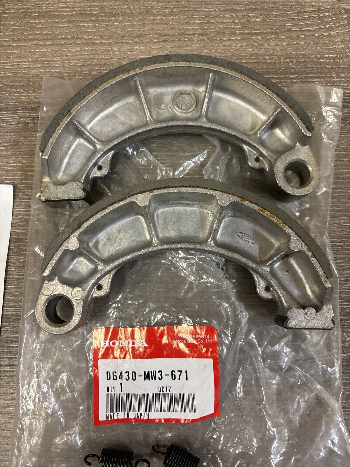 NOS Honda CB500 CB650SC CB750 CX500 VT600C BRAKE SHOE SET 06430-MW3-671 H136
