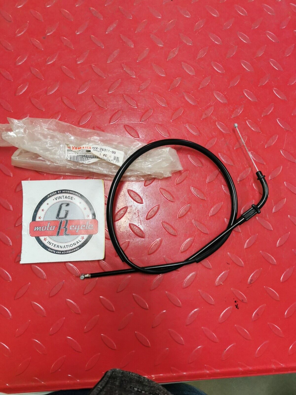 NOS Yamaha XV700 XV750 XV1000 XV1100 THROTTLE CABLE 42X-26311-00-00 Y41