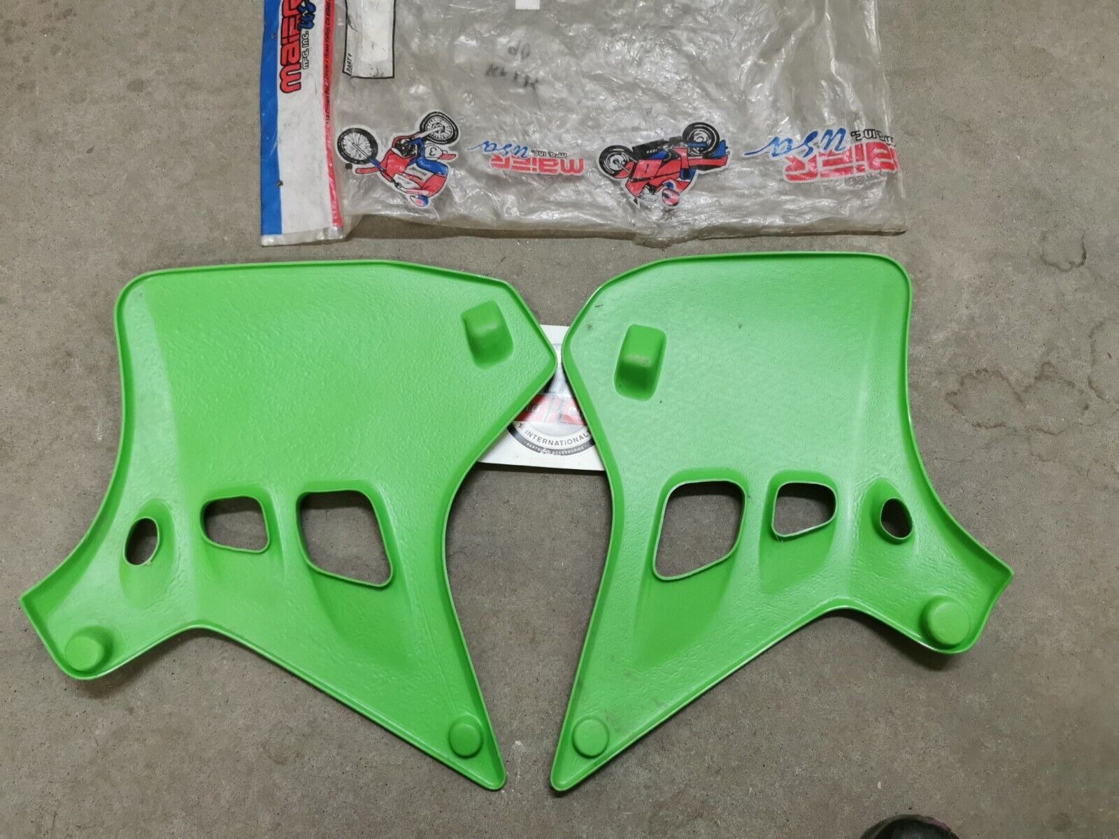 NOS MAIER KAWASAKI KX125 1990 FUEL TANK RADIATOR SCOOPS SHROUD GREEN Kit J42