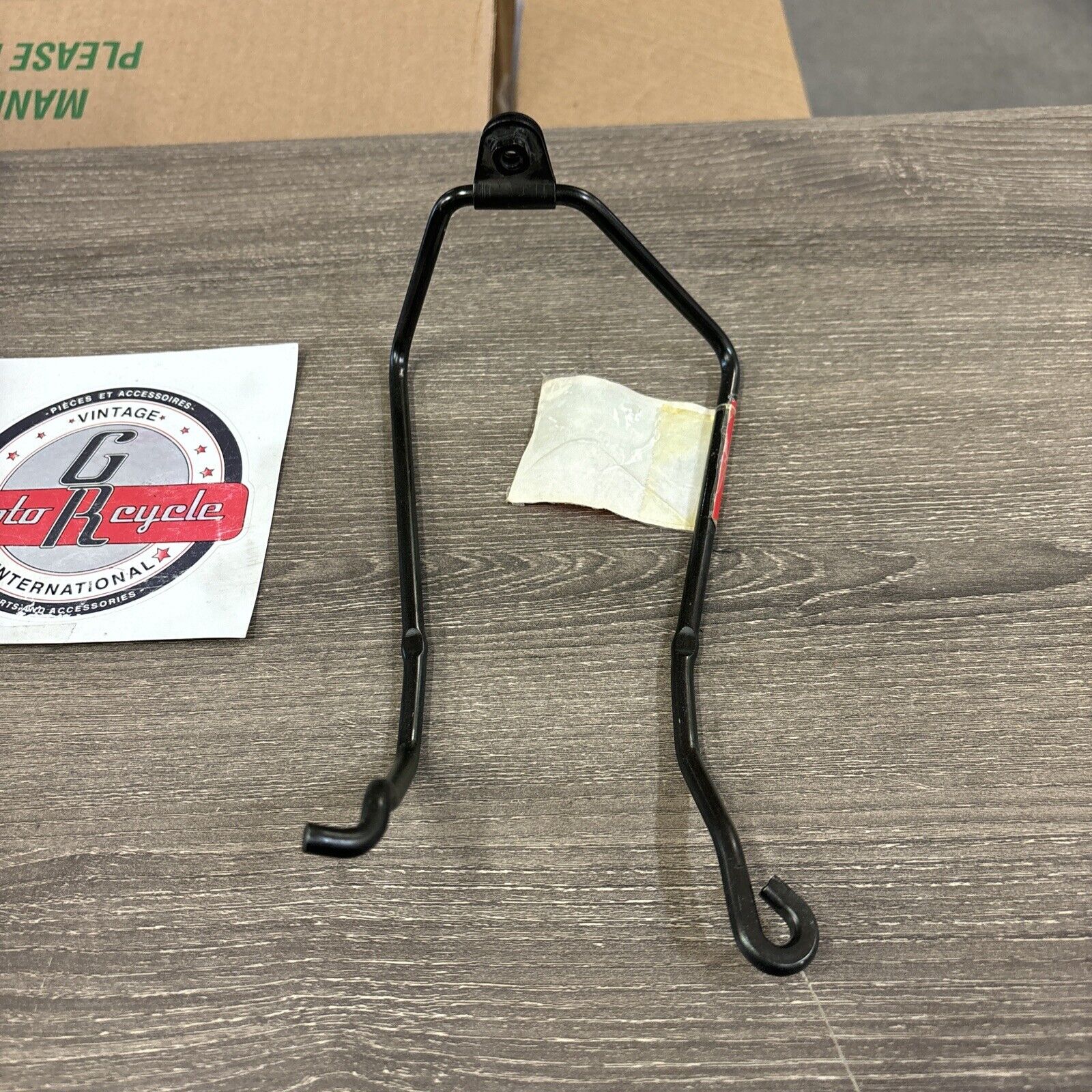 NOS Honda TRX300 TRX300FW RIGHT REAR FENDER STAY 80123-HC4-770 H114