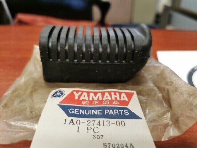 NOS Yamaha RD400 RX50 XS360 FOOTREST COVER 1A0-27413-00-00 Y130