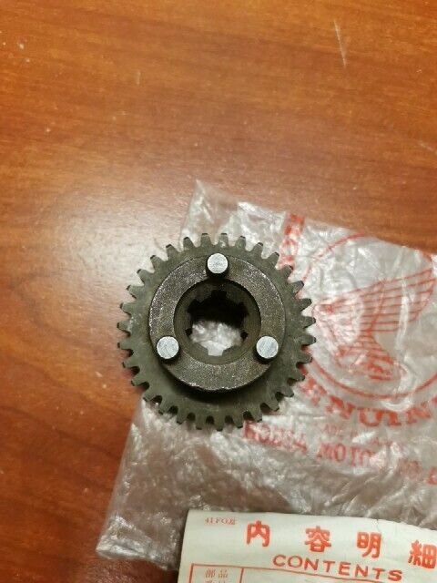 NOS Honda C50 M C65 M Z50M  COUNTER SHAFT SECOND GEAR 23441-041-050 H80