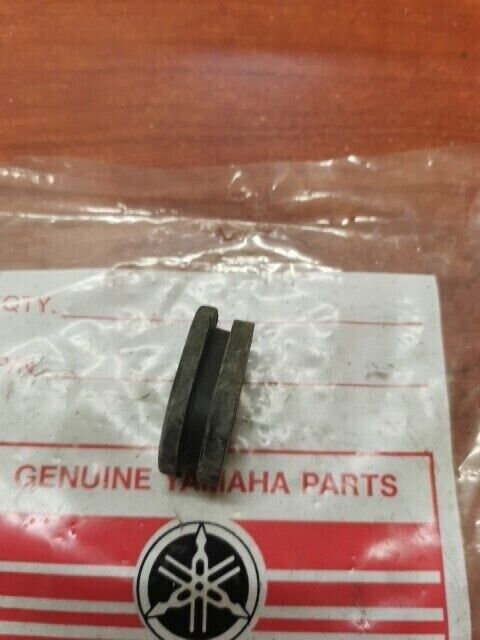NOS Yamaha XS650 TX650 FRONT FLASHER DAMPER 256-83321-00-00 Y166