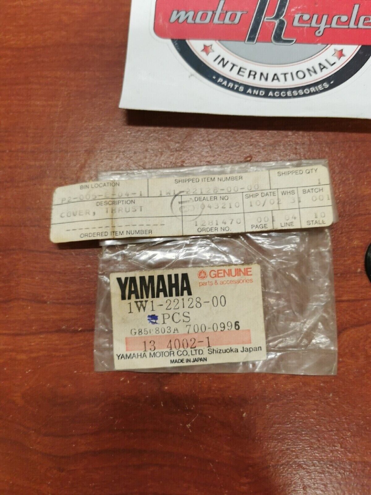 NOS Yamaha THRUST COVER 1W1-22128-00-00 Y71