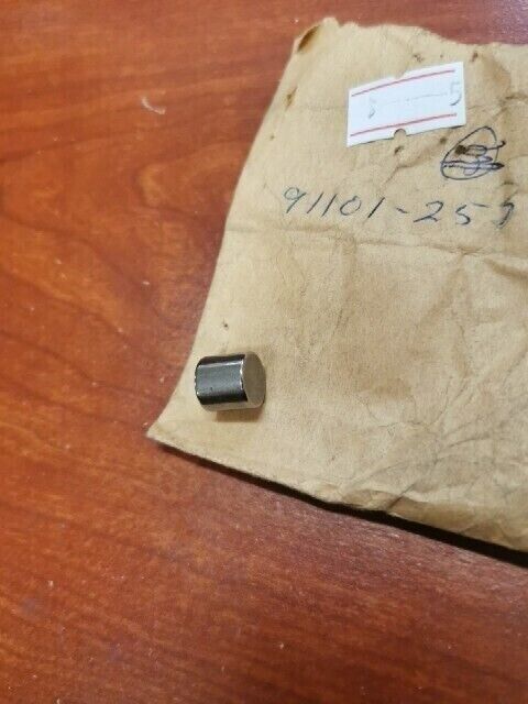 NOS Honda C70 C75 CA125 CA250 CB125 CB175 ROLLER (10.2X9.5) 91101-253-020 H68