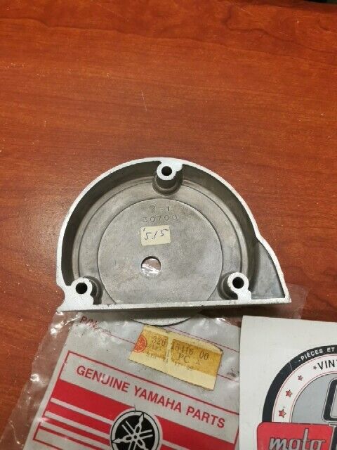 NOS Yamaha LS2 TA125 OIL PUMP COVER 326-15416-00-00 Y153