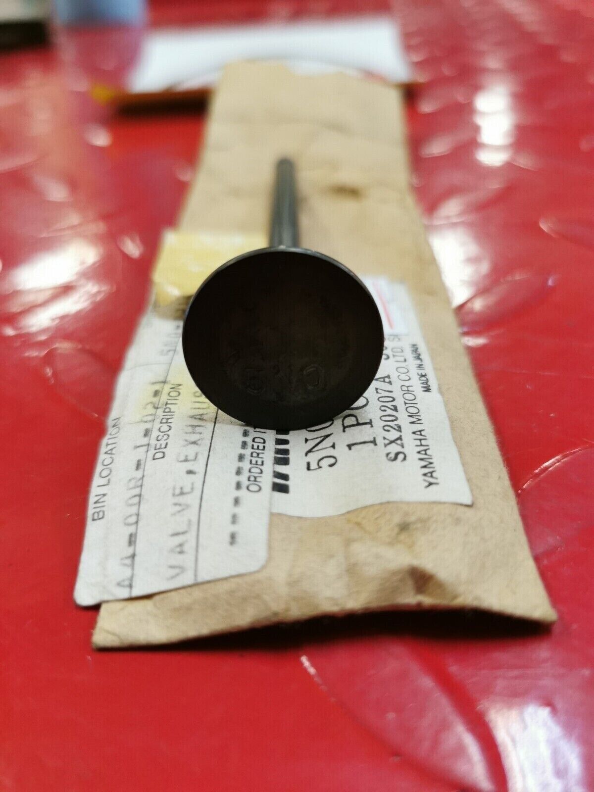 NOS Yamaha XT125 EXHAUST VALVE 5N0-12121-01-00 Y26