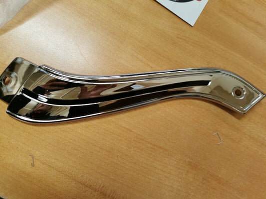 NOS YAMAHA  XVZ1200  1984  LEFT FAIRING WINDSHIELD TRIM   26H-28347-00-00   Y44
