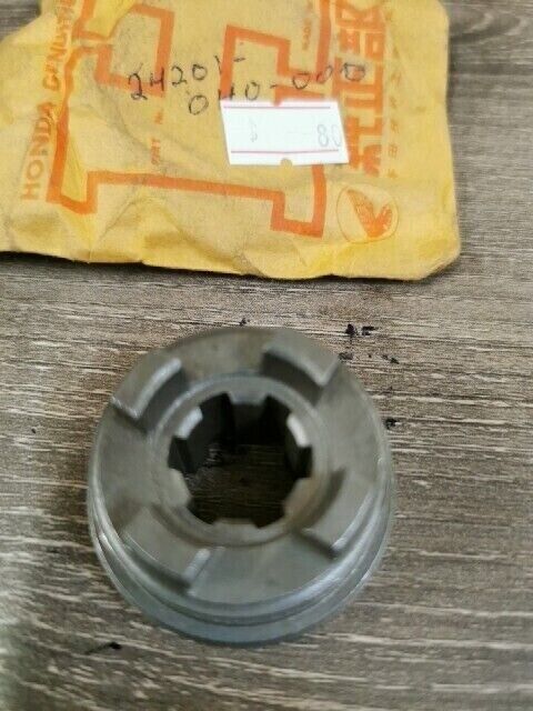 NOS HONDA C65 SHIFTER TRANSMISSION GEAR 24201-040-000 H77