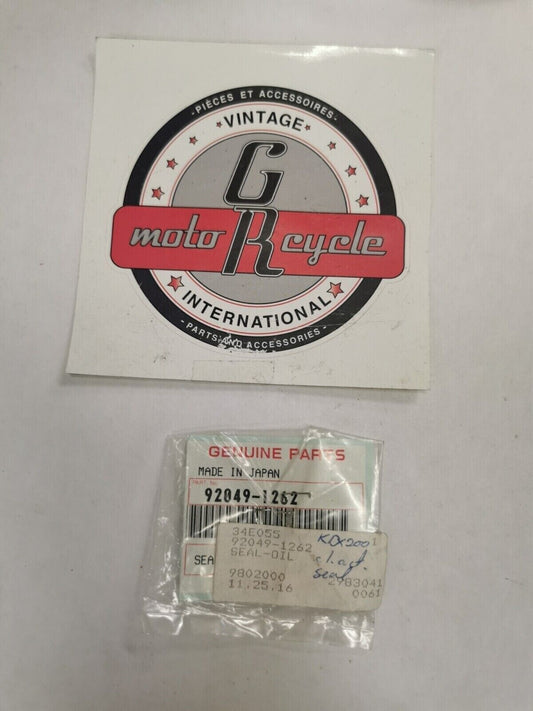 NOS KAWASAKI OIL SEAL 92049-1262 K32