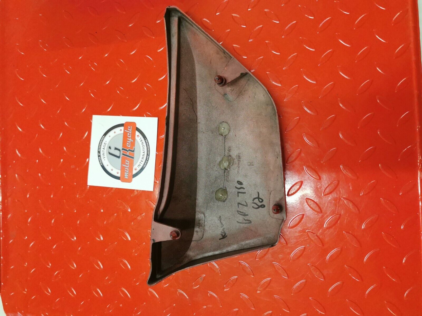 Kawasaki GPZ750 1982 right side cover panel fairing