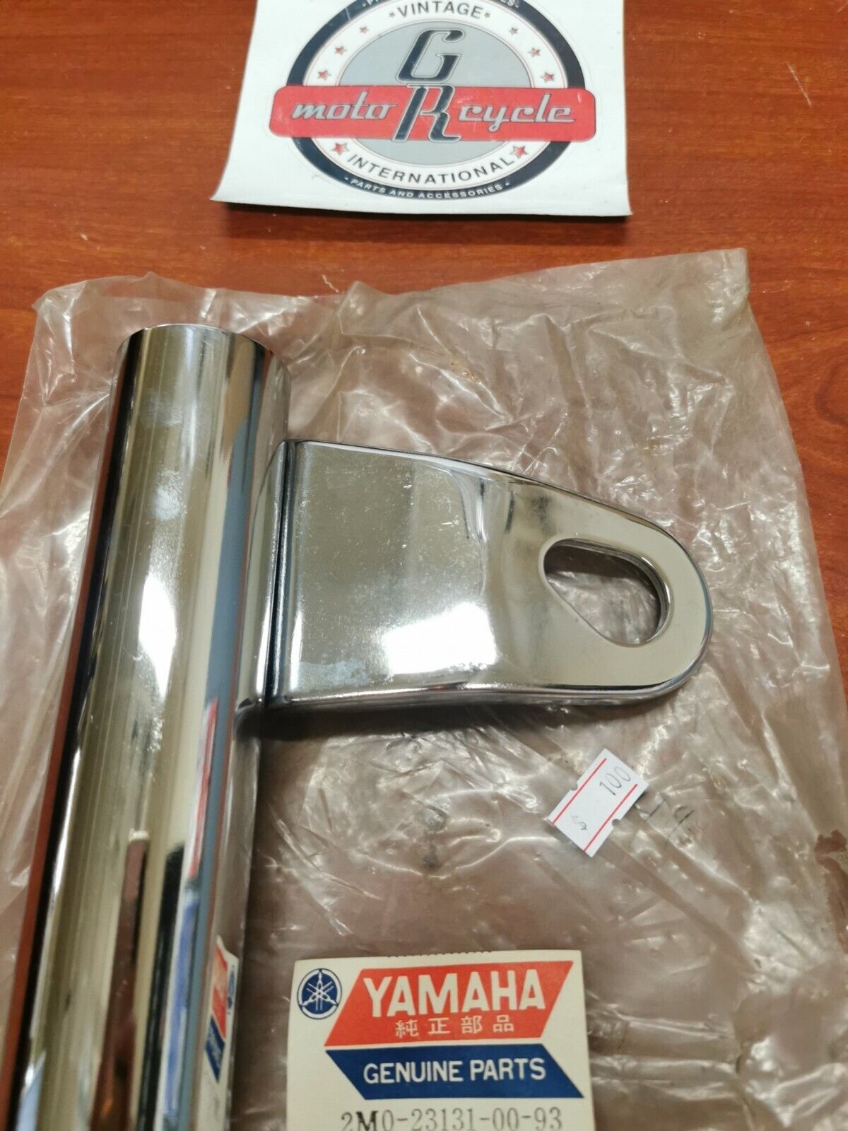 NOS Yamaha XS650 UPPER COVER 2 2M0-23131-00-93 Y86