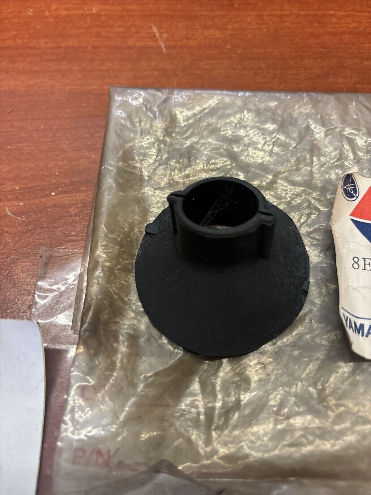 NOS Yamaha EX340 EX440 PLUG CAP SEAL 8E7-82372-00-00 Y182