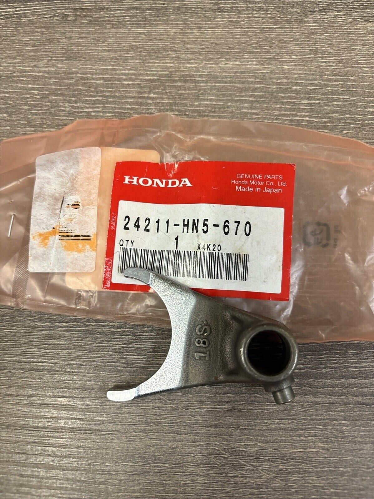 NOS Honda TRX350 FRONT GEARSHIFT FORK 24211-HN5-670 H118