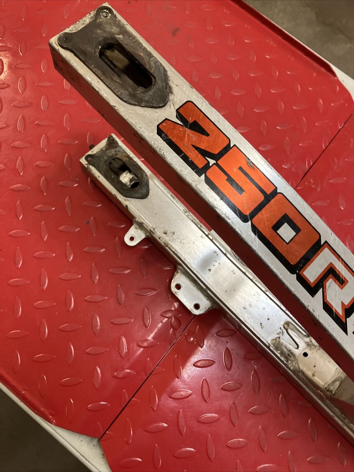 Honda CR250R 1984 swingarm rear swinging arm 2