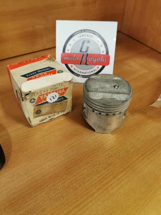 NOS YAMAHA  TX500 XS500 PISTON STD  371-11631-04-97   Y47