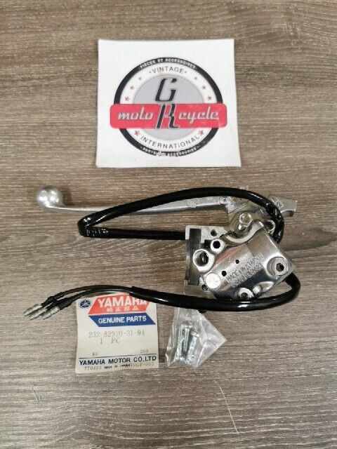 NOS YAMAHA RD60 1973 - 1975 LEVER HOLDER ASSEMBLY 2 232-82920-31-94 Y114