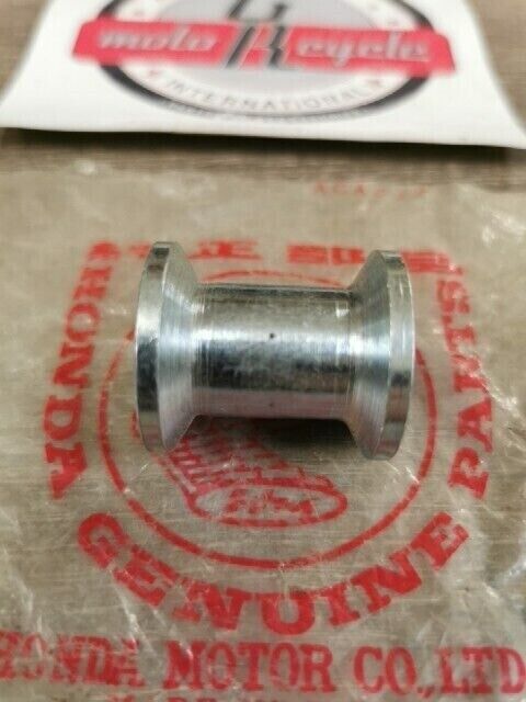 NOS HONDA CB500 1971 1972 engine side L collar spacer 50359-323-010 H79