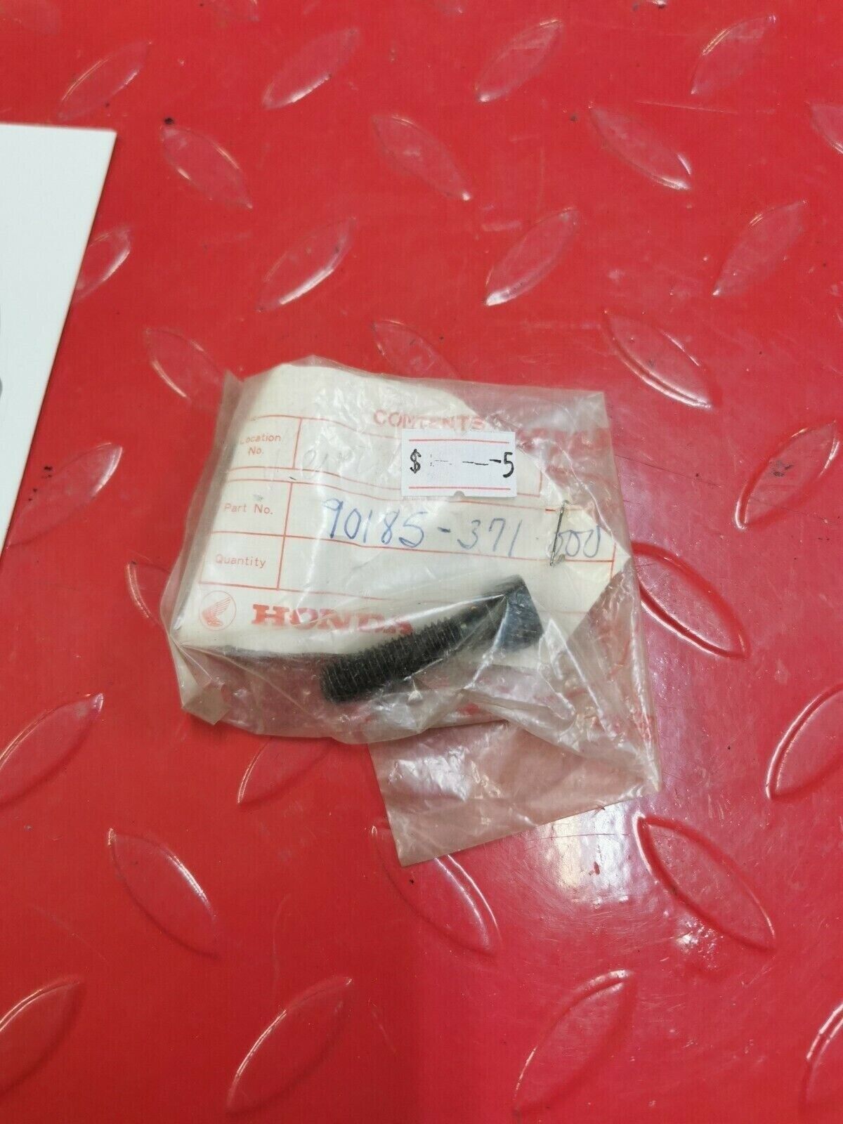 NOS Honda TLR200 GL1100 GL1000 CB650 CB750 VF1100 BOLT (8X32) 90185-371-000 H4
