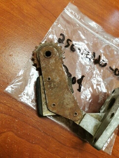 NOS Yamaha XS1 XS2 TX650 TENSIONER ARM ASSY 256-12220-02-00 Y102
