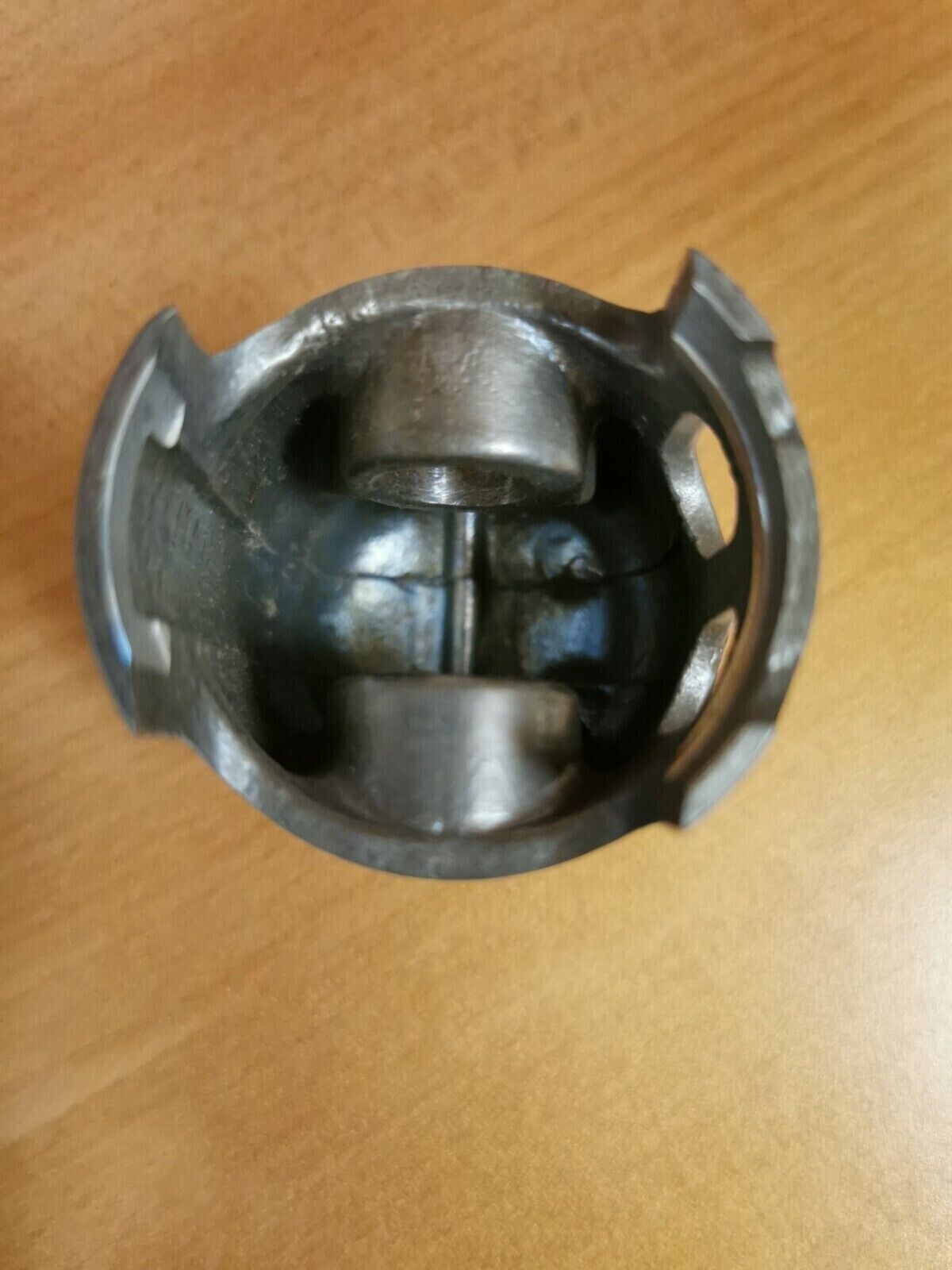 NOS YAMAHA RD125  1975 1976   PISTON STD  0.97  466-11631-01-97  Y46