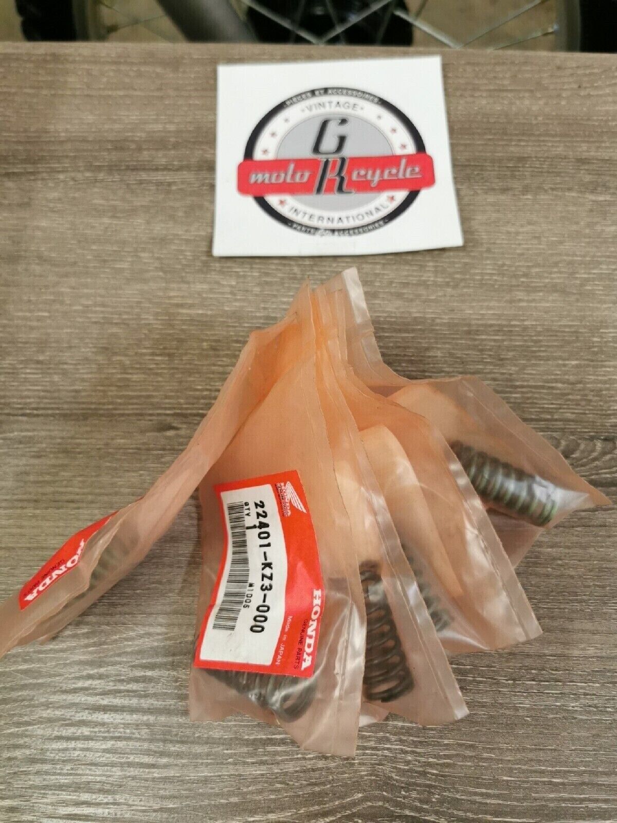 NOS HONDA VFR750 VF700 NT650 CLUTCH SPRING  QYT6 22401-KZ3-000 H41