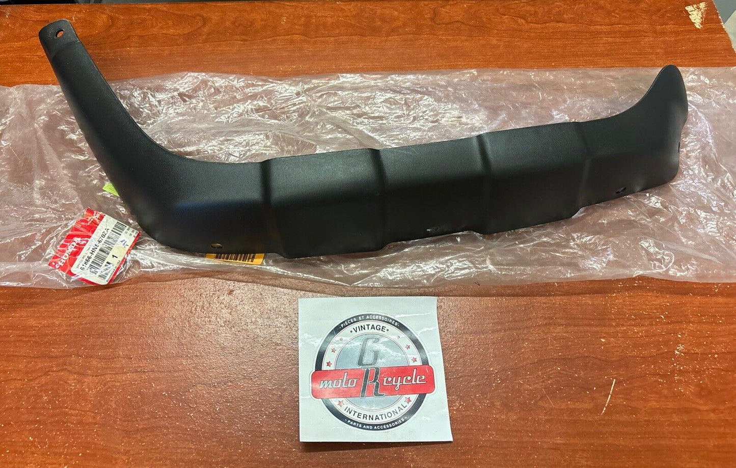 NOS Honda TRX350F TRX350T FRONT LEFT MUDGUARD 61866-HN5-670ZA H115