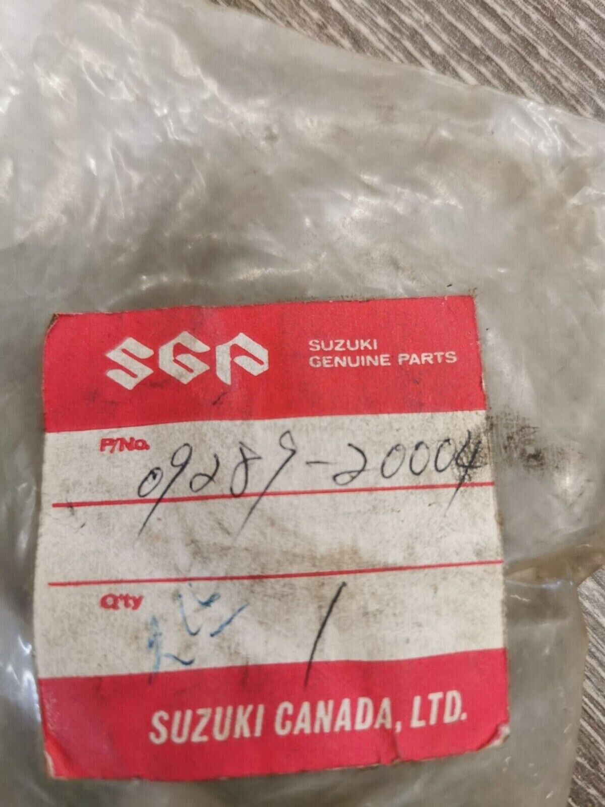 NOS SUZUKI  T90 T125 OIL SEAL MIDDLE CRANKSHAFT  09289-20004 S24