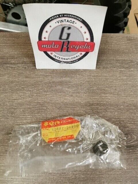 NOS SUZUKI  RM80 SP125 DR250 DT100 DR125 1982 - 1984 BUSH LOWER 62642-20400 S37