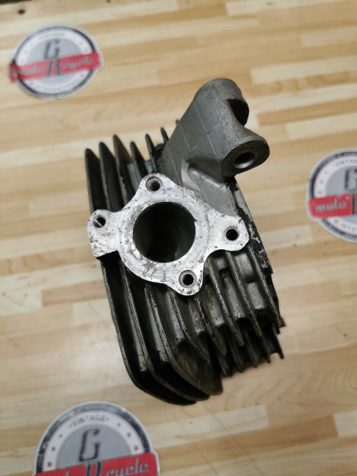 Honda XL200R 1984 cylinder head XR200R XR200 1981 1982 1983