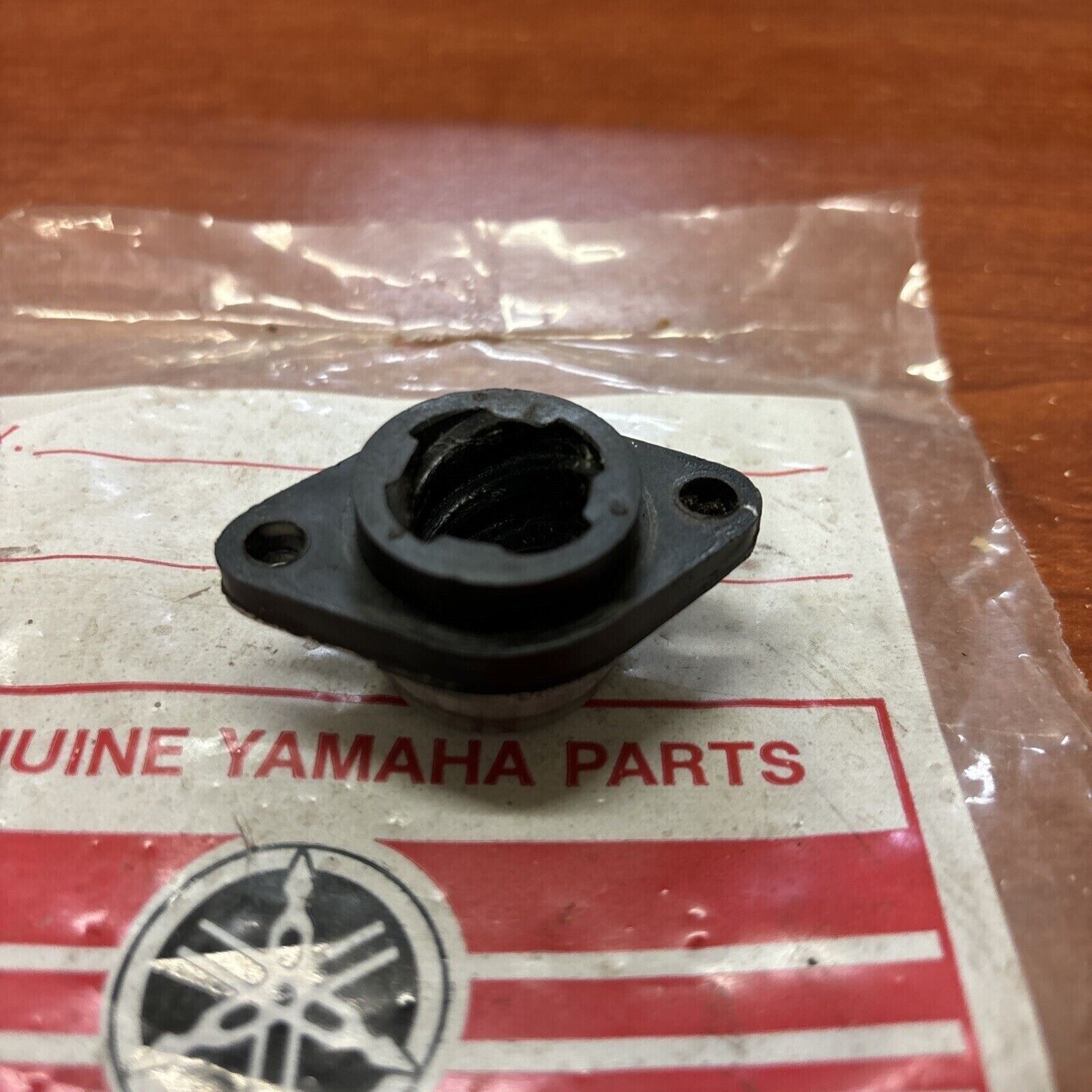 NOS Yamaha RD250 RD350 PUSH SCREW HOUSING 371-16396-00 SUB 256-16396-01-00 Y173
