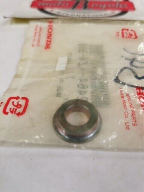NOS HONDA CBR600F HURRICANE 2001 2002 COLLAR D SIDE 52464-KZ4-B00 H101