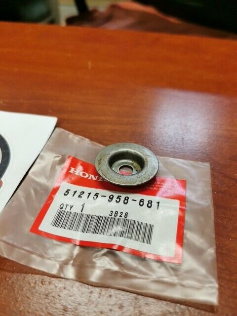 NOS Honda 1982 - 1985 ATC200E STOPPER  SPRING SEAT 51215-958-681 H152