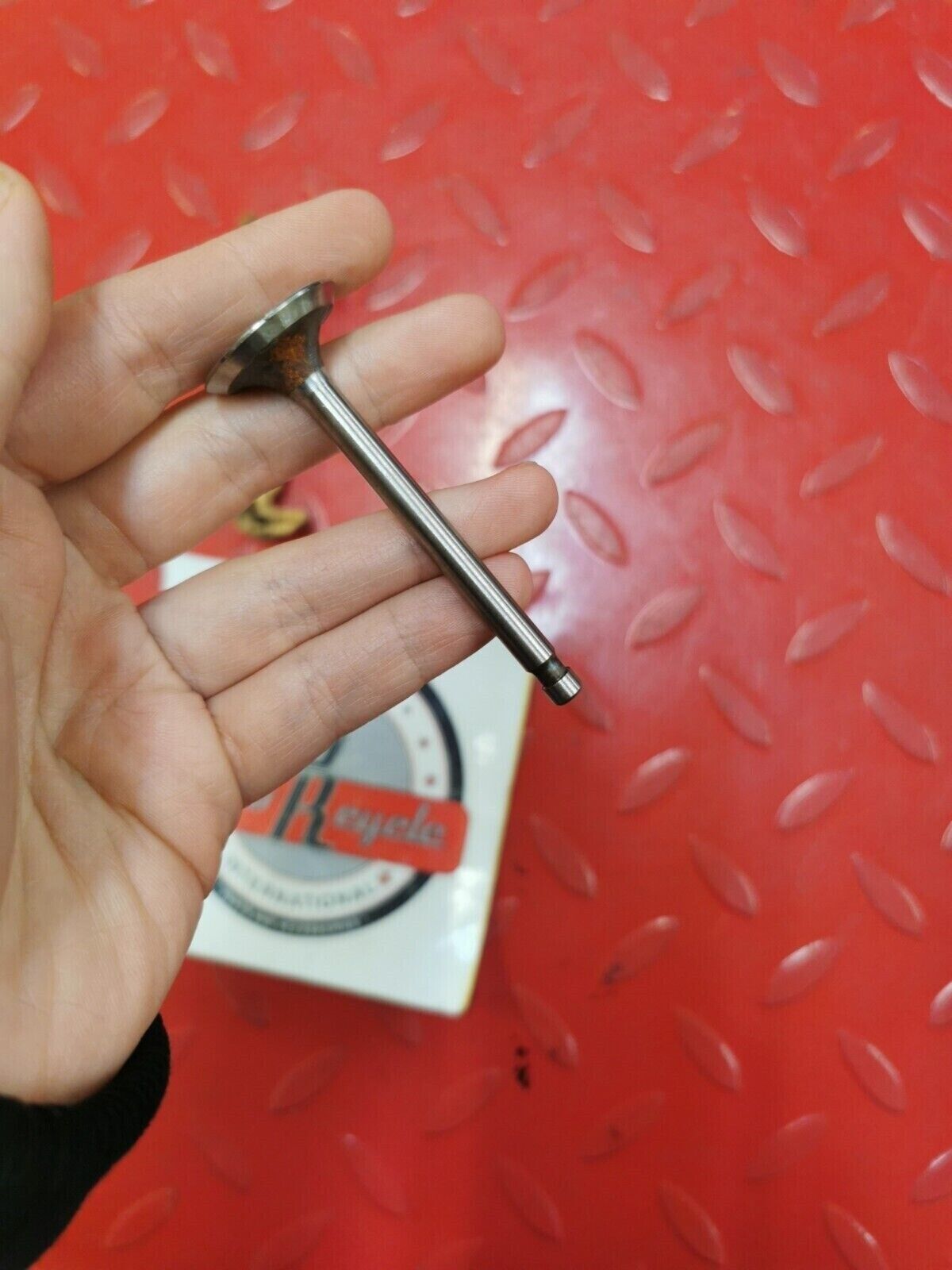 NOS Honda CS90 S90 CL90 CD90 VALVE, EXHAUST 14721-028-000 H25
