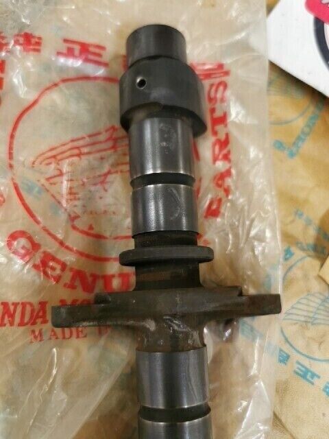 NOS HONDA VF750C VF750S 1982 INTAKE FRONT CAMSHAFT 14111-MB0-325  H88