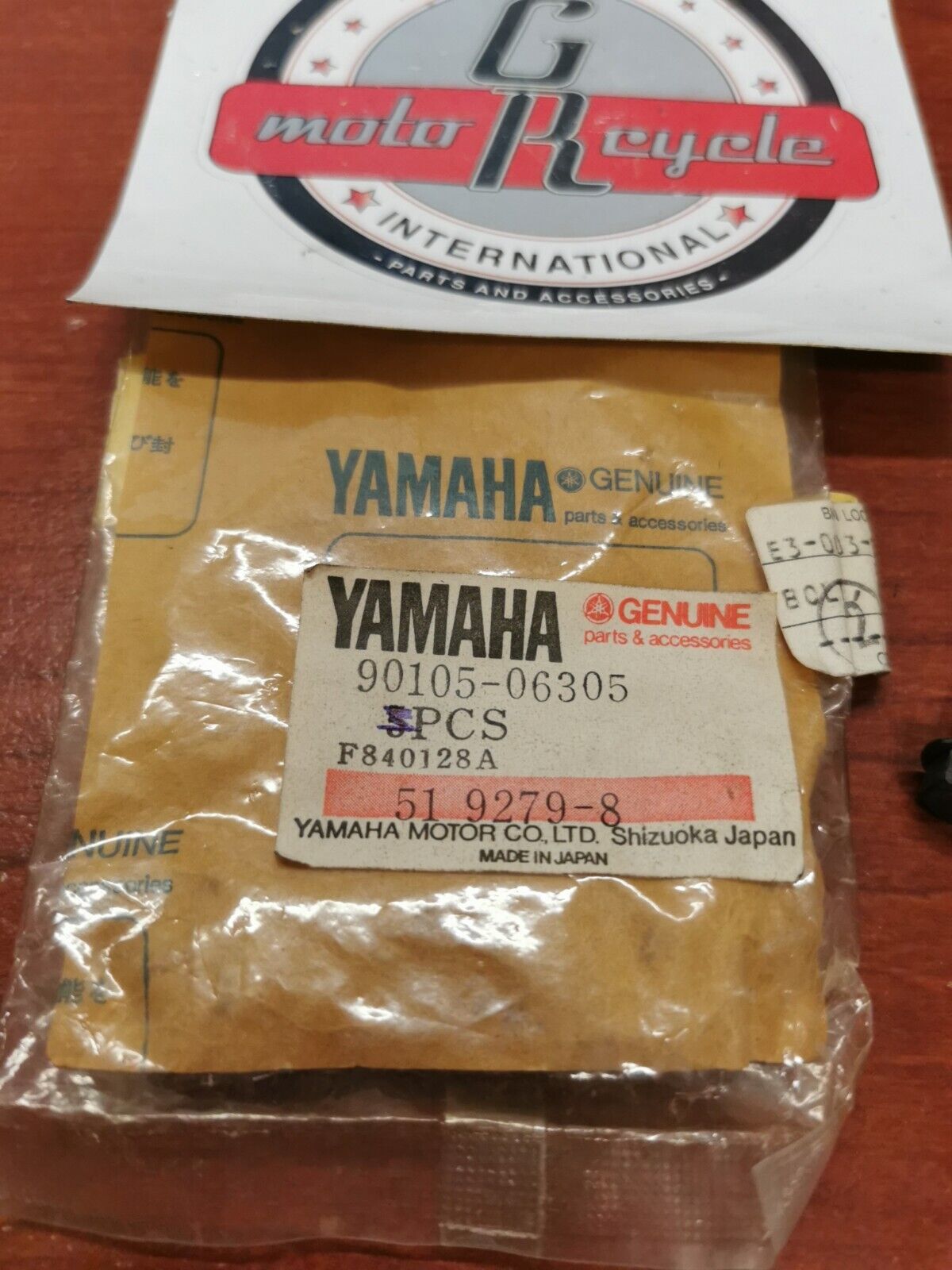 NOS YAMAHA FJ1200 FJ1100 WASHER BASED  BOLT 90105-06305-00 Y72