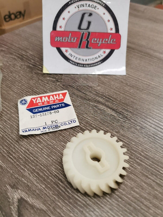 NOS YAMAHA  YA6 1966  GEAR  DRIVE  137-13178-00 Y58