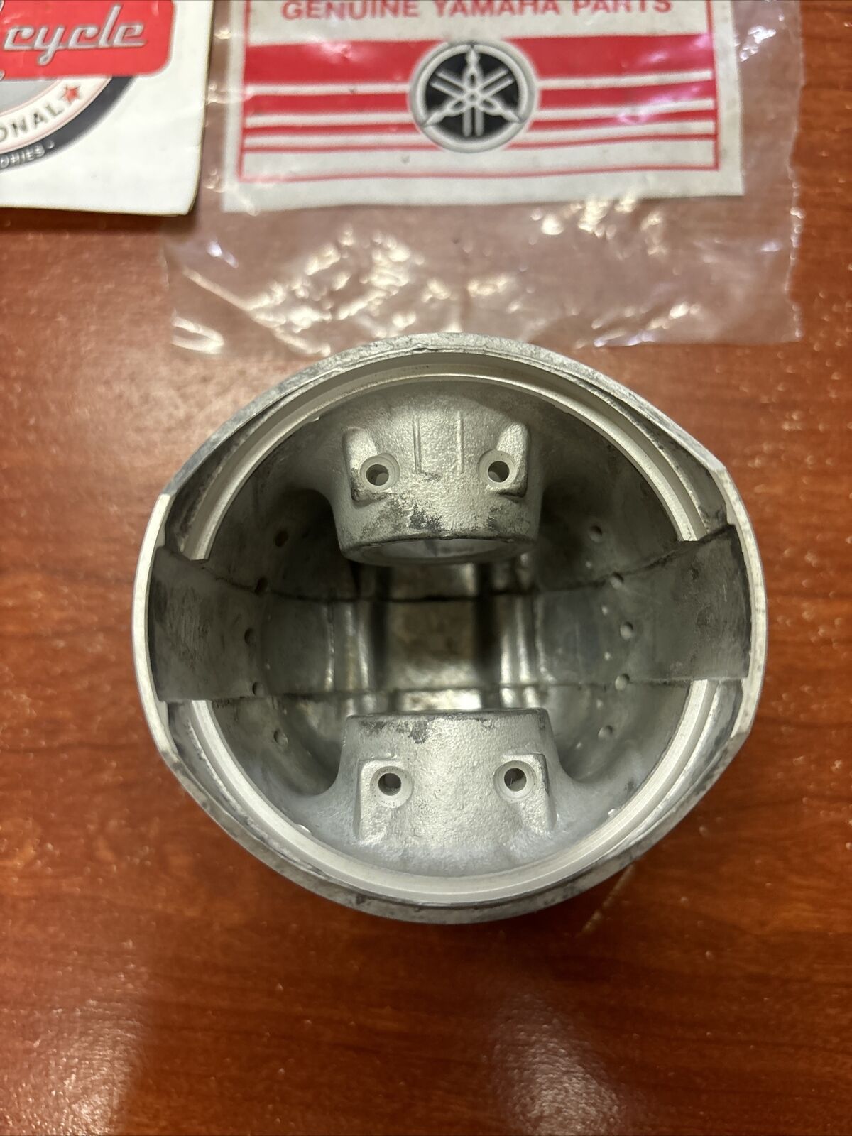 NOS Yamaha TX650 XS1 XS2 PISTON STD 0.96 256-11631-02-96 SUB 256-11631-01-9 Y176