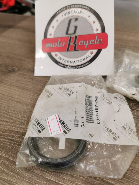 NOS YAMAHA  YZFR6 FZR1000  1995 - 2013  DUST SEAL  3VD-23144-00-00 Y51