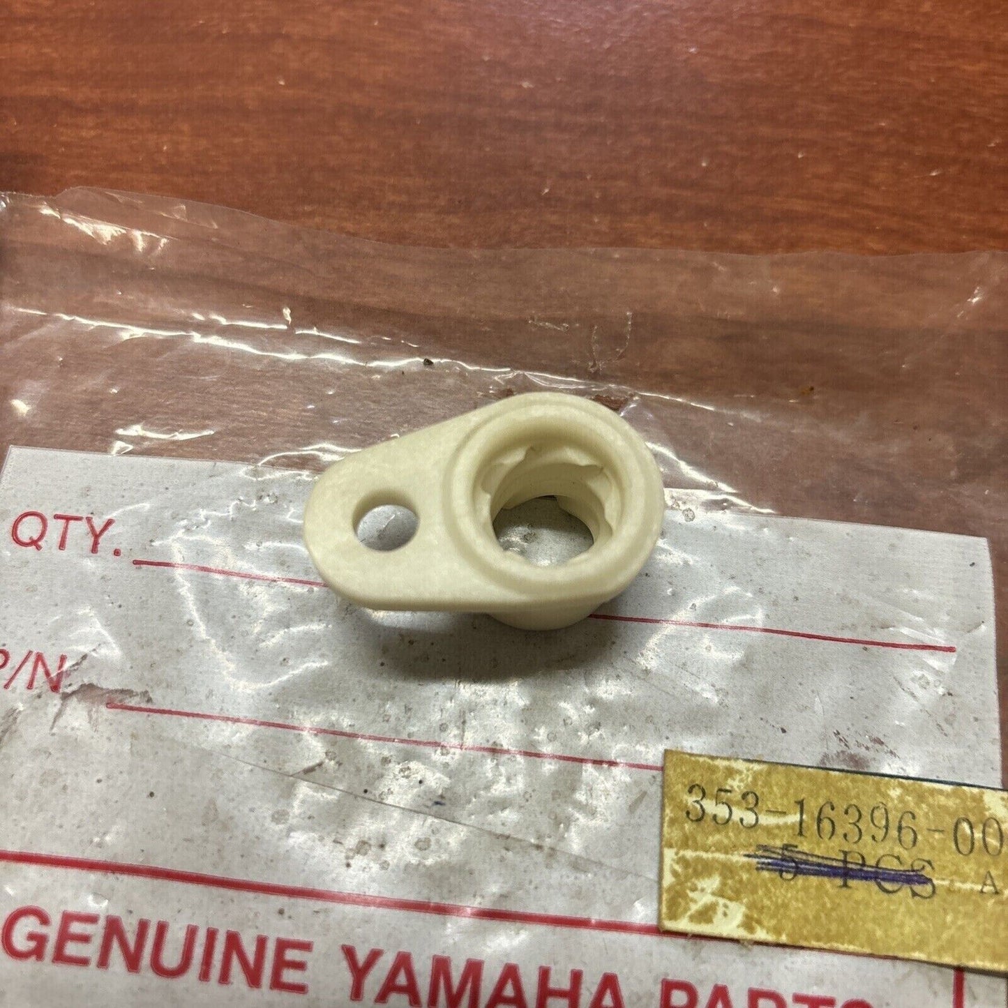 NOS Yamaha DT50 DT80 GT80 GTMX YSR50 PUSH SCREW HOUSING 353-16396-00-00 Y173