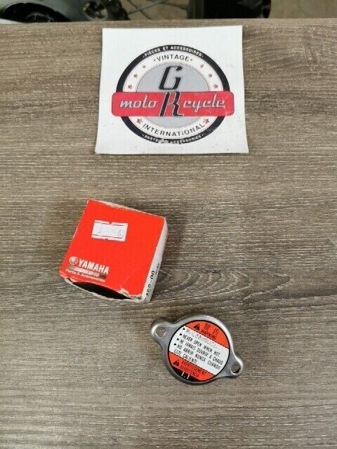 NOS YAMAHA XVZ13T TDM850 VMX12R FJR1300S CAP  RADIATOR 1B3-12462-00-00 Y104