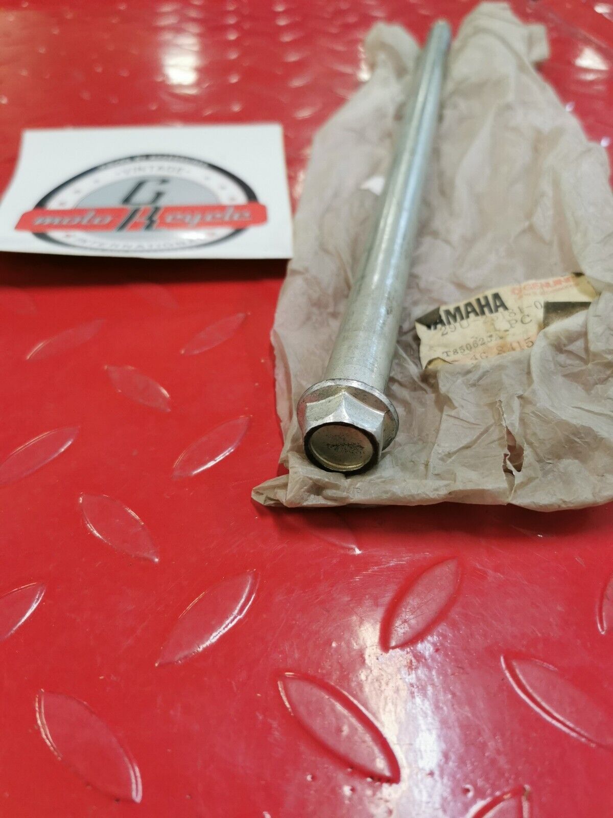 NOS Yamaha 1983 - 1986 YTM225 FRONT WHEEL AXLE 29U-25181-00-00 Y16