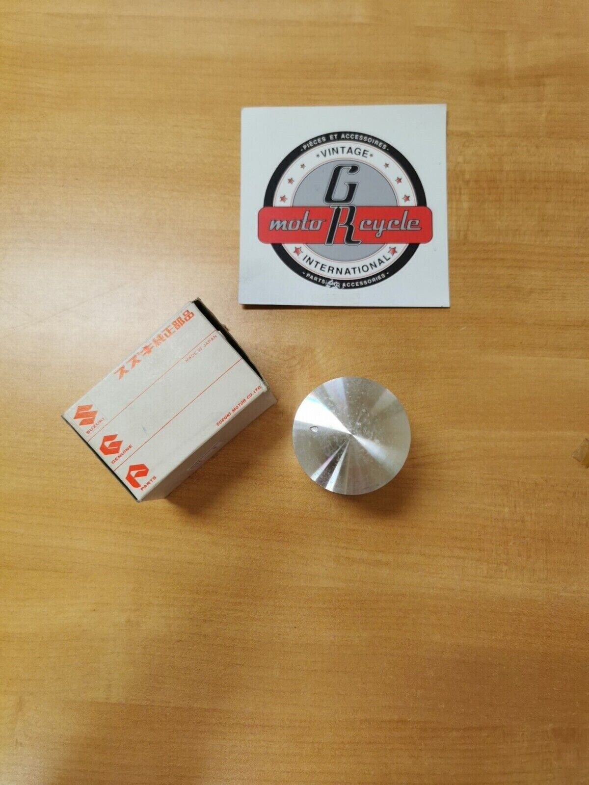 NOS SUZUKI RM125 1981 - 1983 PISTON 12110-141V0  S8